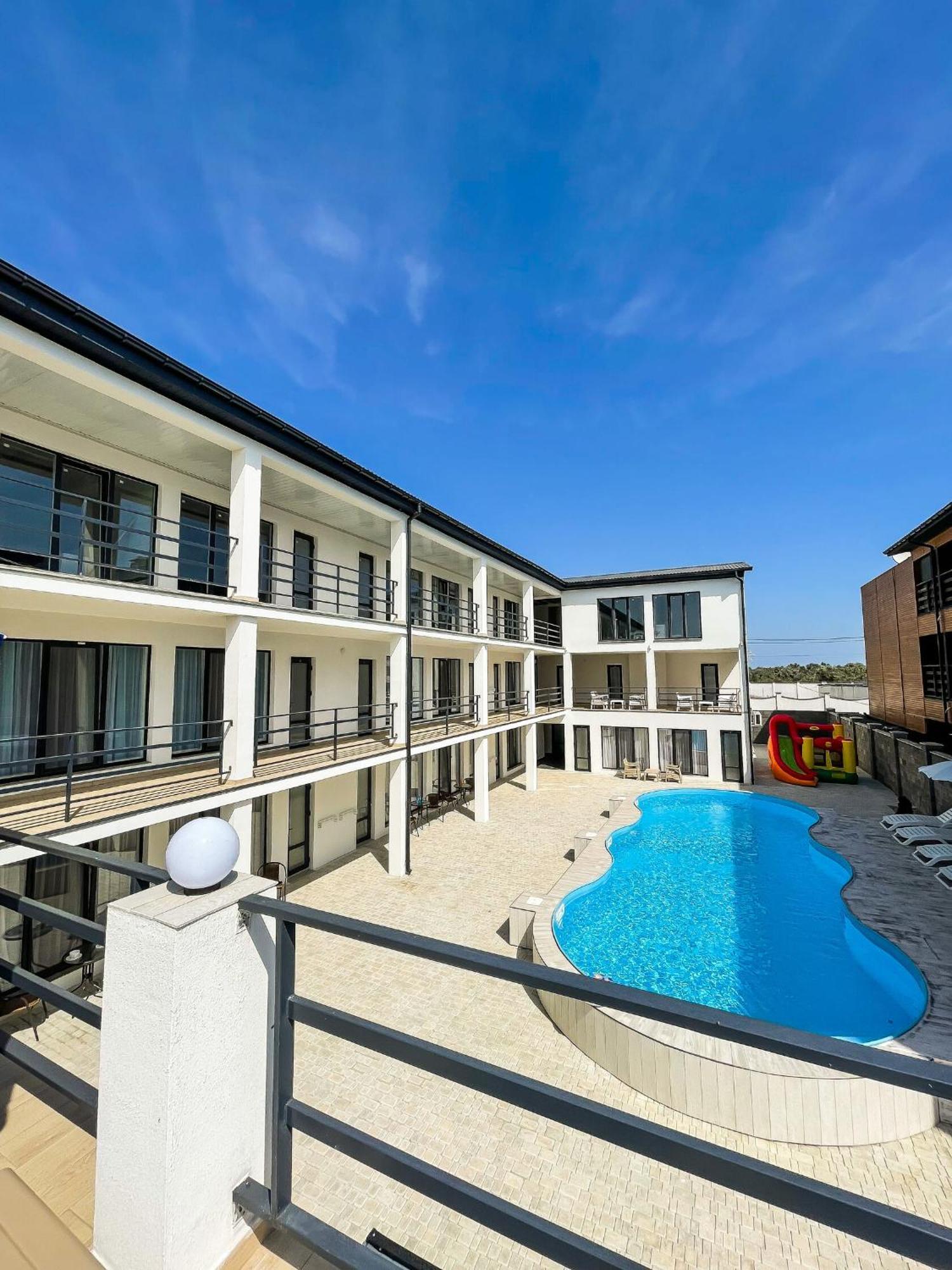 Міні-Готель Turin З Басейном На Кароліно-Бугазі Exterior photo